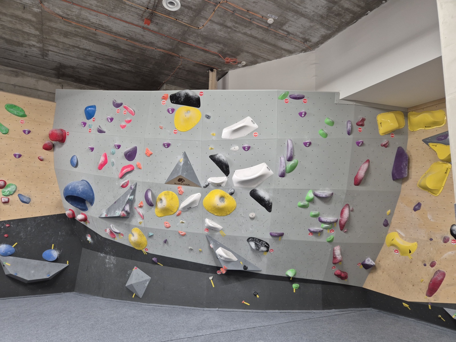 Unsere Wand: Block Dock, Bratislava - Foto 2