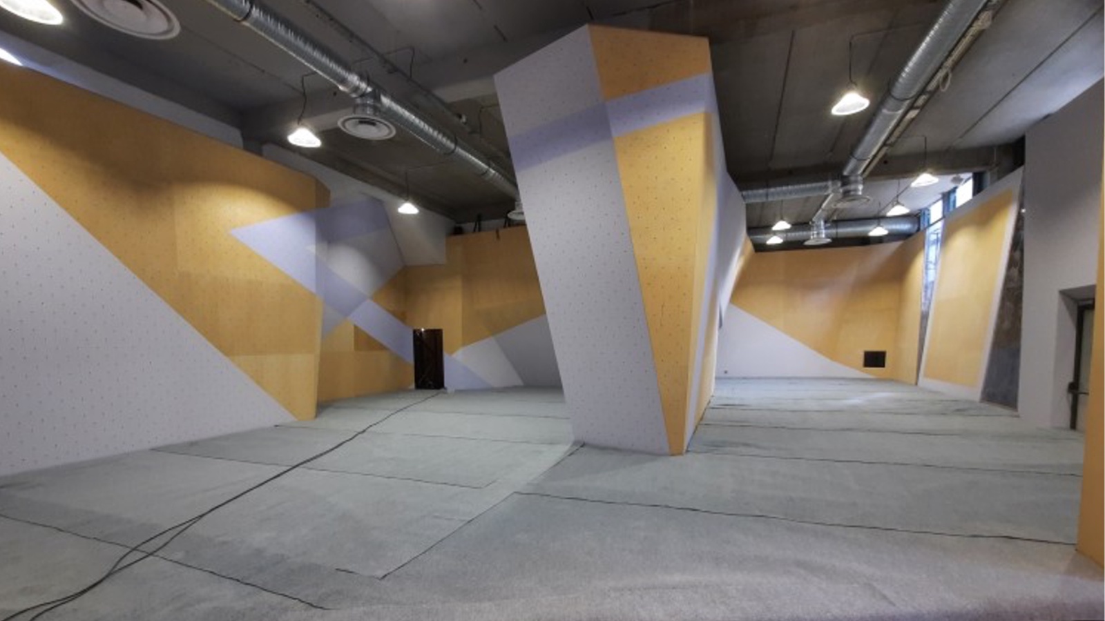 Unsere Wand: La Triangle, Paris - Foto 1